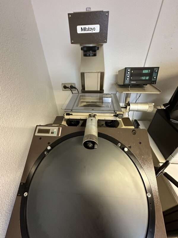 gebr. Profilprojektor Mitutoyo PV 500 _IntNr231045