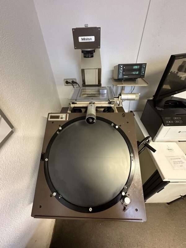 gebr. Profilprojektor Mitutoyo PV 500 _IntNr231045 – Bild 2