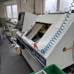 WEILER UD 24 CNC, Bj. 1995 mit IRCO Einzelstangenzuführung IntNr231497